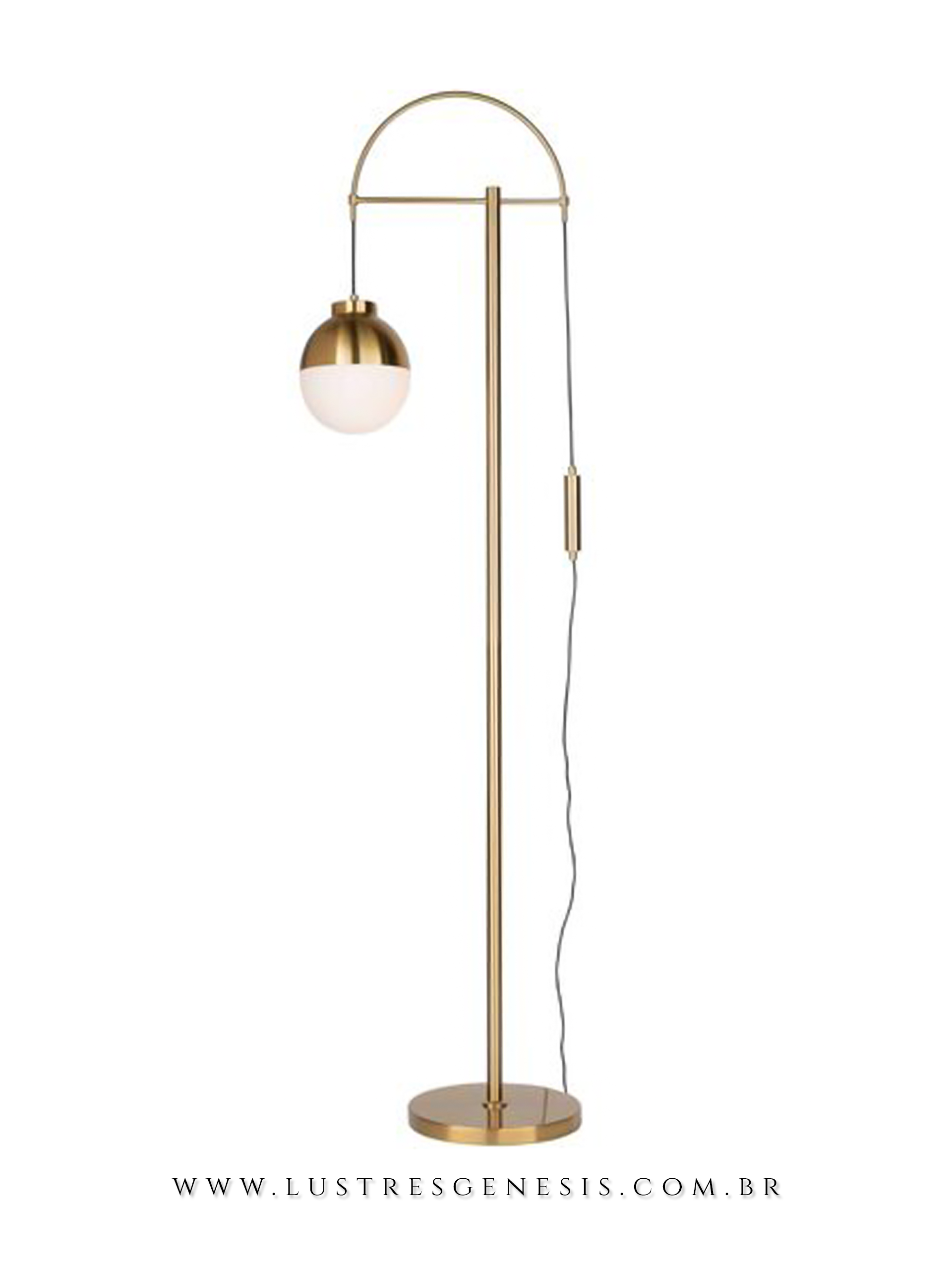 Coluna Ariccia em acabamento dourado com cúpula esférica, ideal para decoração de interiores sofisticados.
